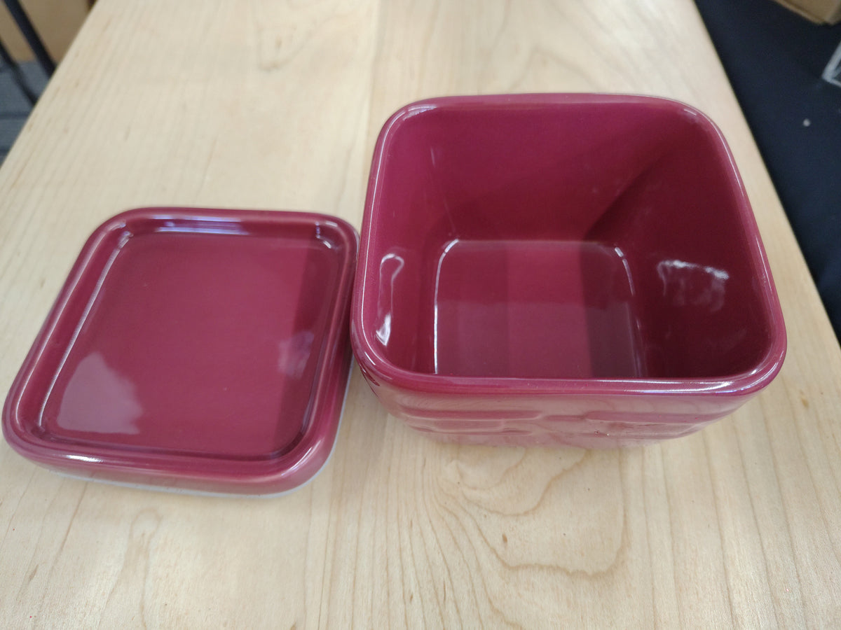 Longaberger resealable dish in paprika