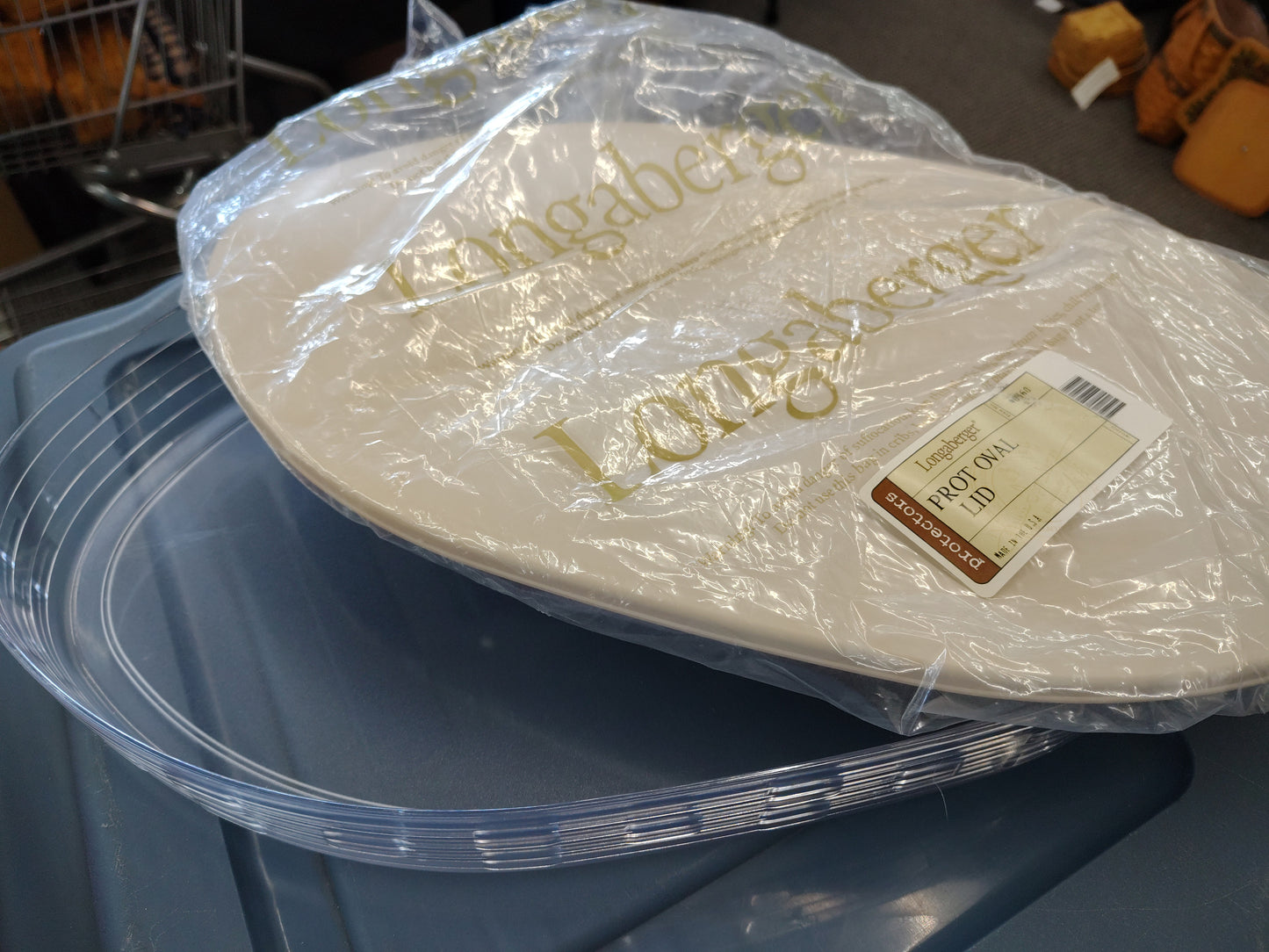 #40362 Longaberger Hard Oval lided Serving Protector