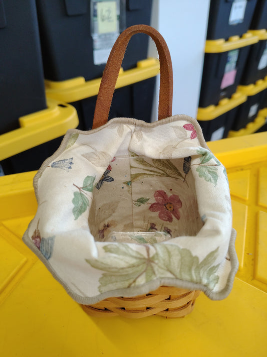Longaberger chives basket with liner and protector