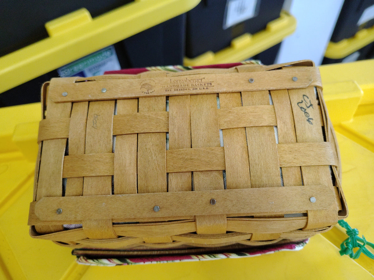 Longaberger Holiday Helper, small loaf basket with liner and protector