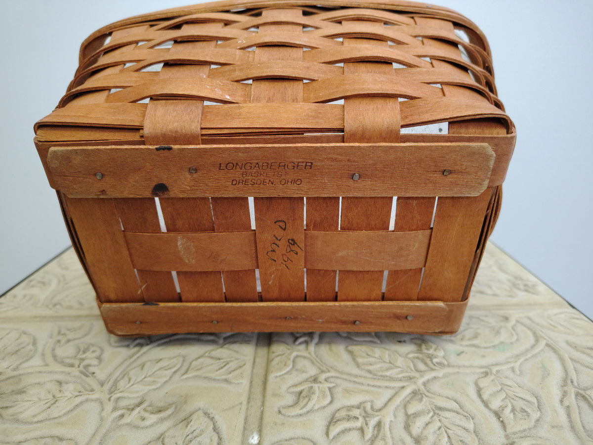 Longaberger Spring basket with dirty protector.