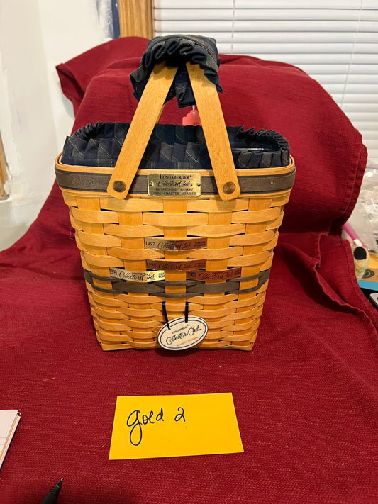 Longaberger 1996 charter membership basket with liner, protector & tie on