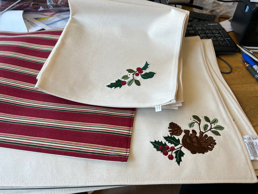 Longaberger set of 6 reversible placemats with 6 matching napkins