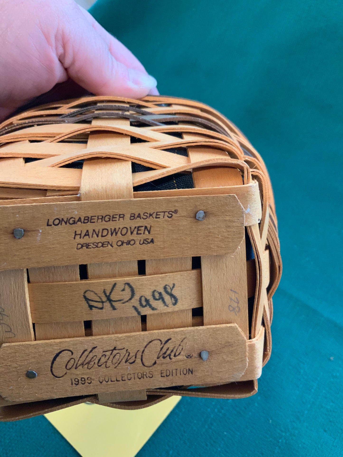 Longaberger 1999 collector’s club renewal basket with liner & protector